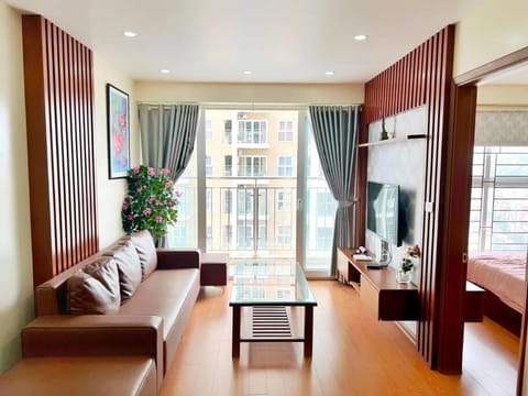 TV and multimedia, Living room, Seating area, Evening entertainment