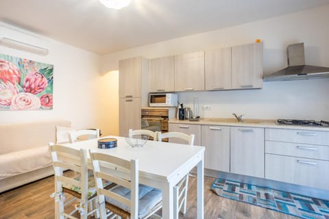 Property building, Kitchen or kitchenette, Living room