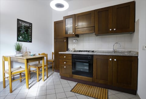 Kitchen or kitchenette, Dining area, stove
