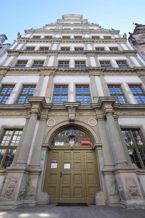 Property building, Facade/entrance