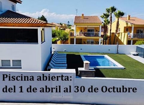 Property building, Garden, Pool view, Street view, Swimming pool