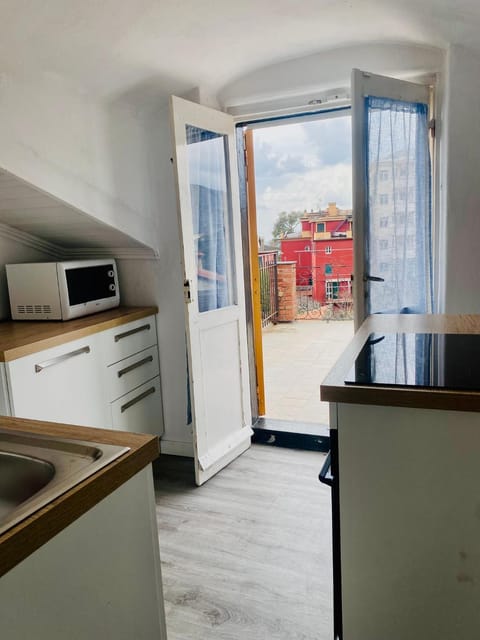 Kitchen or kitchenette, Dining area, minibar, pet friendly, stove