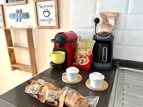 Coffee/tea facilities, Kitchen or kitchenette, Food and drinks