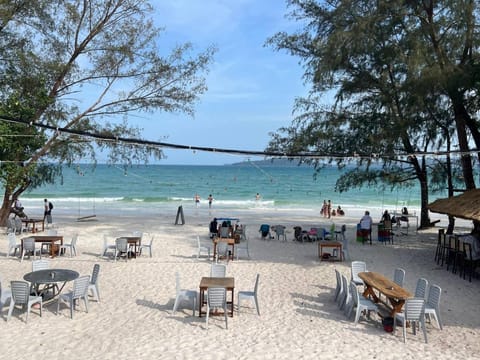 Lounge or bar, Beach