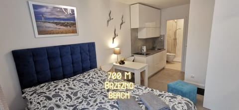 Bed, Kitchen or kitchenette, Photo of the whole room, Bedroom, towels