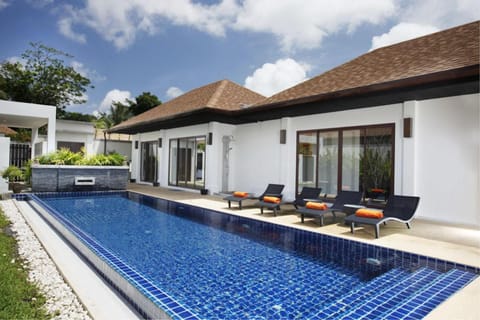 Property building, Patio, Day, Garden, Balcony/Terrace, Garden view, Pool view, Swimming pool, Swimming pool, sunbed