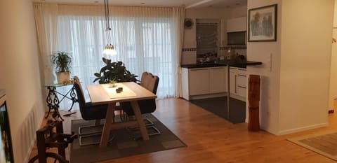 Kitchen or kitchenette, Seating area, Dining area