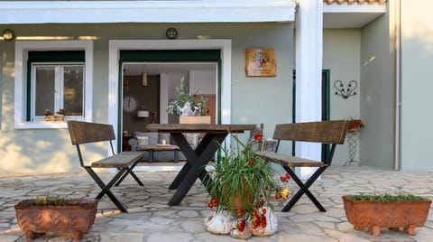 Patio, Facade/entrance, Balcony/Terrace, acessibility