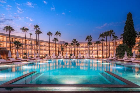Pool view, Swimming pool, sunbed