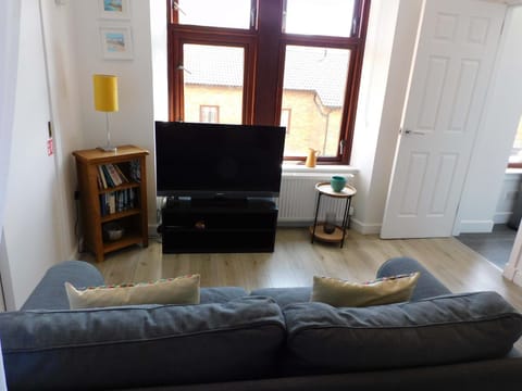 Modern bright studio apartment in south Glasgow Apartment in Glasgow