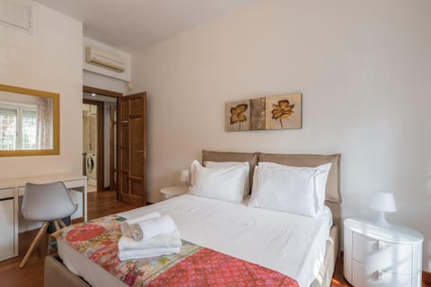 Bed, Photo of the whole room, Bedroom, air conditioner