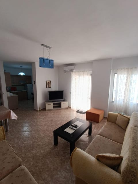 Communal lounge/ TV room, TV and multimedia, Kitchen or kitchenette, Living room, Seating area, Evening entertainment