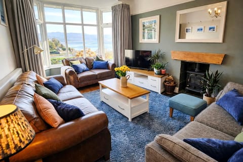 Bryn Gwyn, Sleeps 8, Sea Views, Borth y Gest House in Wales