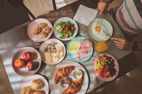 Breakfast, Continental breakfast, Buffet breakfast