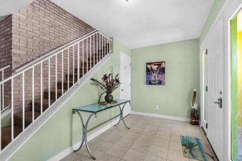 Barefoot & Buzzed House in Pensacola Beach