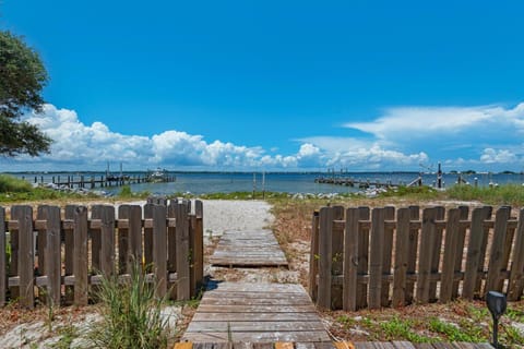 Barefoot & Buzzed House in Pensacola Beach