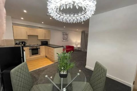 Moda Wigan 2 - Stylish 2 Bed in Central Wigan Apartment in Wigan
