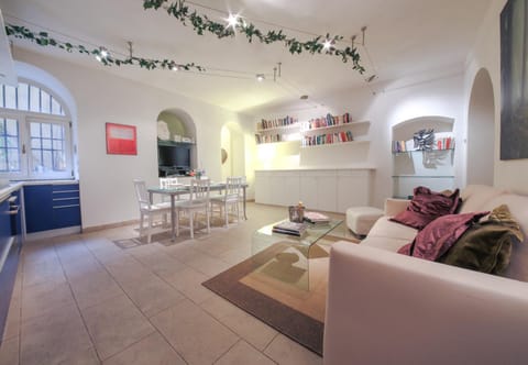 TV and multimedia, Kitchen or kitchenette, Living room, Dining area