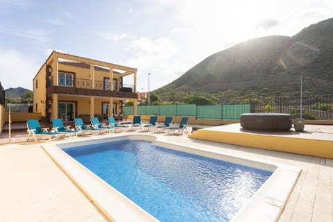 Property building, Mountain view, Pool view, Swimming pool