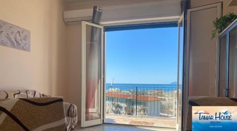 Natural landscape, Balcony/Terrace, Living room, Sea view
