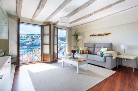 Balcony/Terrace, Living room, Mountain view