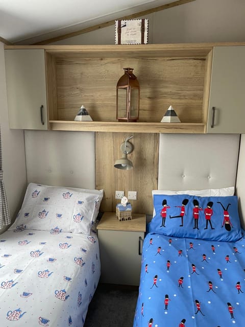 The avenue, Waterside Campground/
RV Resort in Paignton