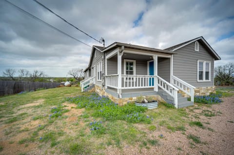 Pet-Friendly Texas Retreat with Deck and Gas Grill! House in Llano