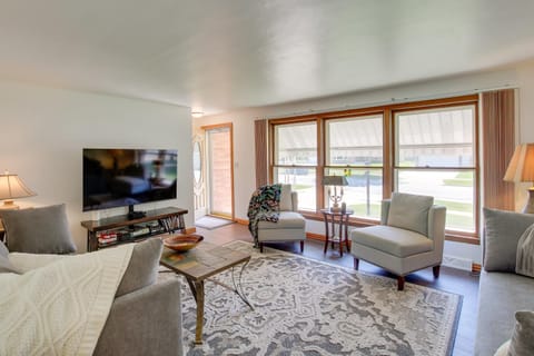 Walk to Lambeau Field Green Bay Retreat House in Ashwaubenon