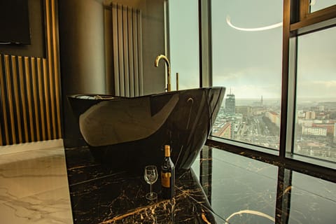 Wanna na 20 piętrze, City View, Hanza Tower Apartment in Szczecin