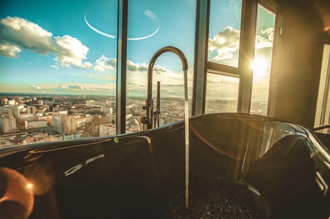 Wanna na 20 piętrze, City View, Hanza Tower Apartment in Szczecin