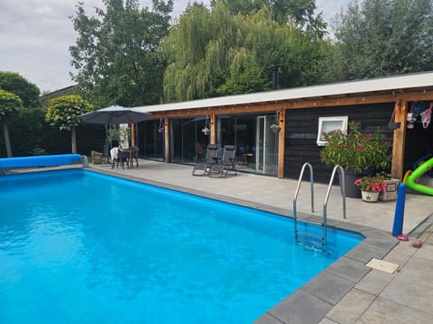 Property building, Patio, Day, Pool view, Swimming pool, sunbed