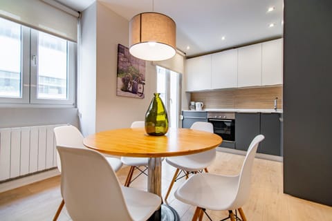 Kitchen or kitchenette, Living room, Seating area, Dining area