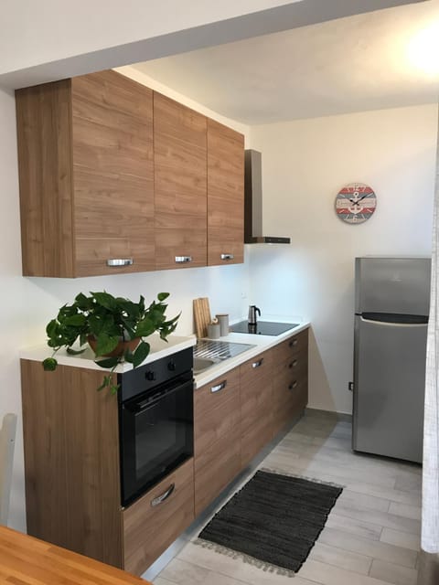 Kitchen or kitchenette, pet friendly, stove