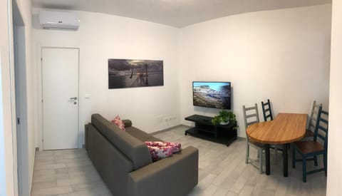 Living room, Evening entertainment, air conditioner