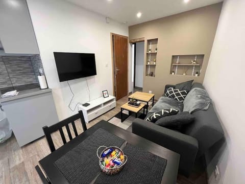 Communal lounge/ TV room, TV and multimedia, Living room, Dining area
