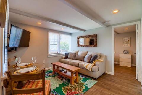 Bette's Bungalow Apartment in La Jolla