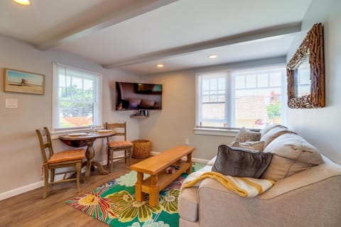 Bette's Bungalow Apartment in La Jolla