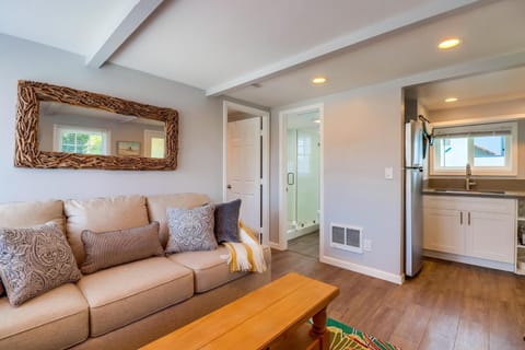 Bette's Bungalow Apartment in La Jolla