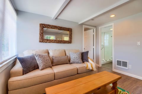 Bette's Bungalow Apartment in La Jolla