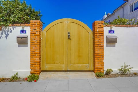 Surf and Sand Beach Bungalow House in La Jolla