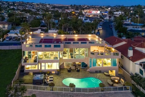 Celebrity Oceanfront Estate House in La Jolla