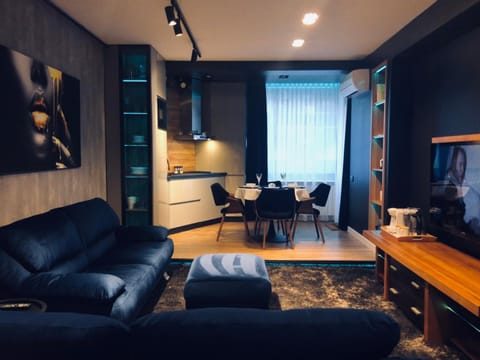 TV and multimedia, Living room, Seating area, Dining area