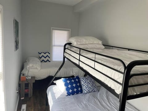 Dunes Home 3 Bedroom I 2 Baths I 2 Living rooms House in Porter