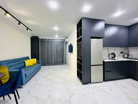Kitchen or kitchenette, Living room, Photo of the whole room, Seating area, Dining area