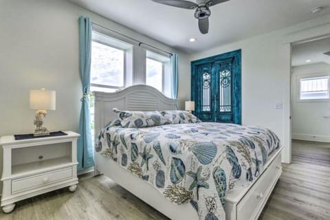 10 Min WalkTo 30A Beach Rooftop View & Cinema House in South Walton County