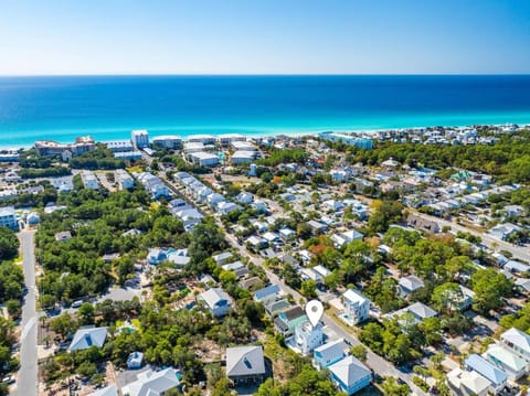 10 Min WalkTo 30A Beach Rooftop View & Cinema House in South Walton County