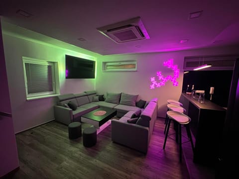 Communal lounge/ TV room, Communal lounge/ TV room, Game Room, TV and multimedia, Living room, Seating area, Evening entertainment, air conditioner