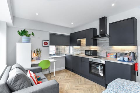 Kitchen or kitchenette, Living room, Seating area, minibar, toaster