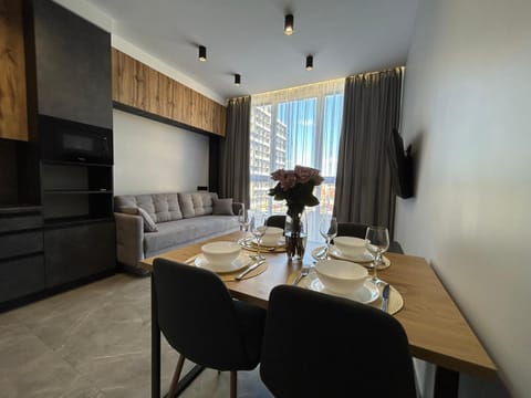 Communal lounge/ TV room, TV and multimedia, Kitchen or kitchenette, Living room, Seating area, Dining area