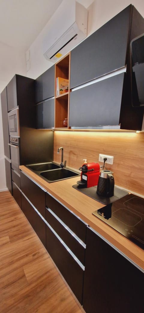 Coffee/tea facilities, kitchen